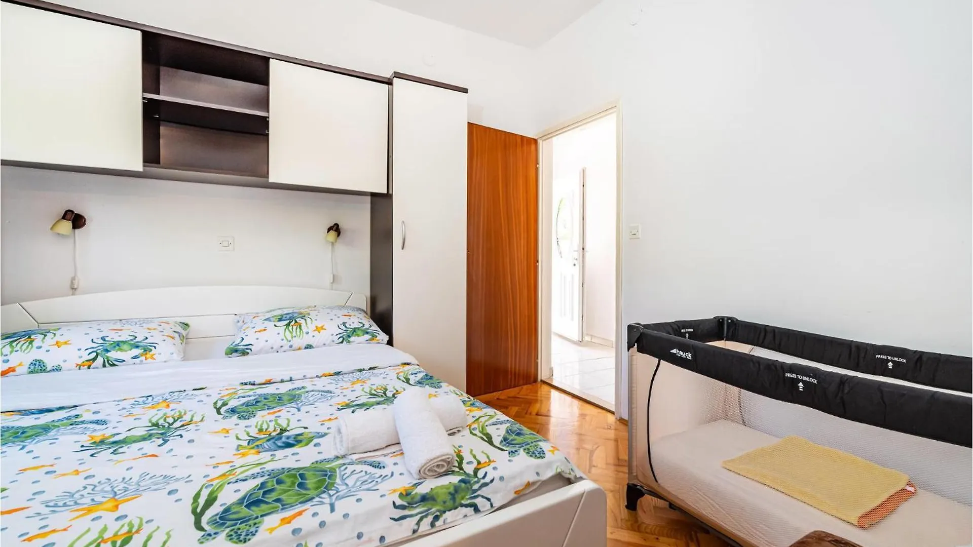 Nice Home In Rovanjska With House Sea View Сasa de vacaciones