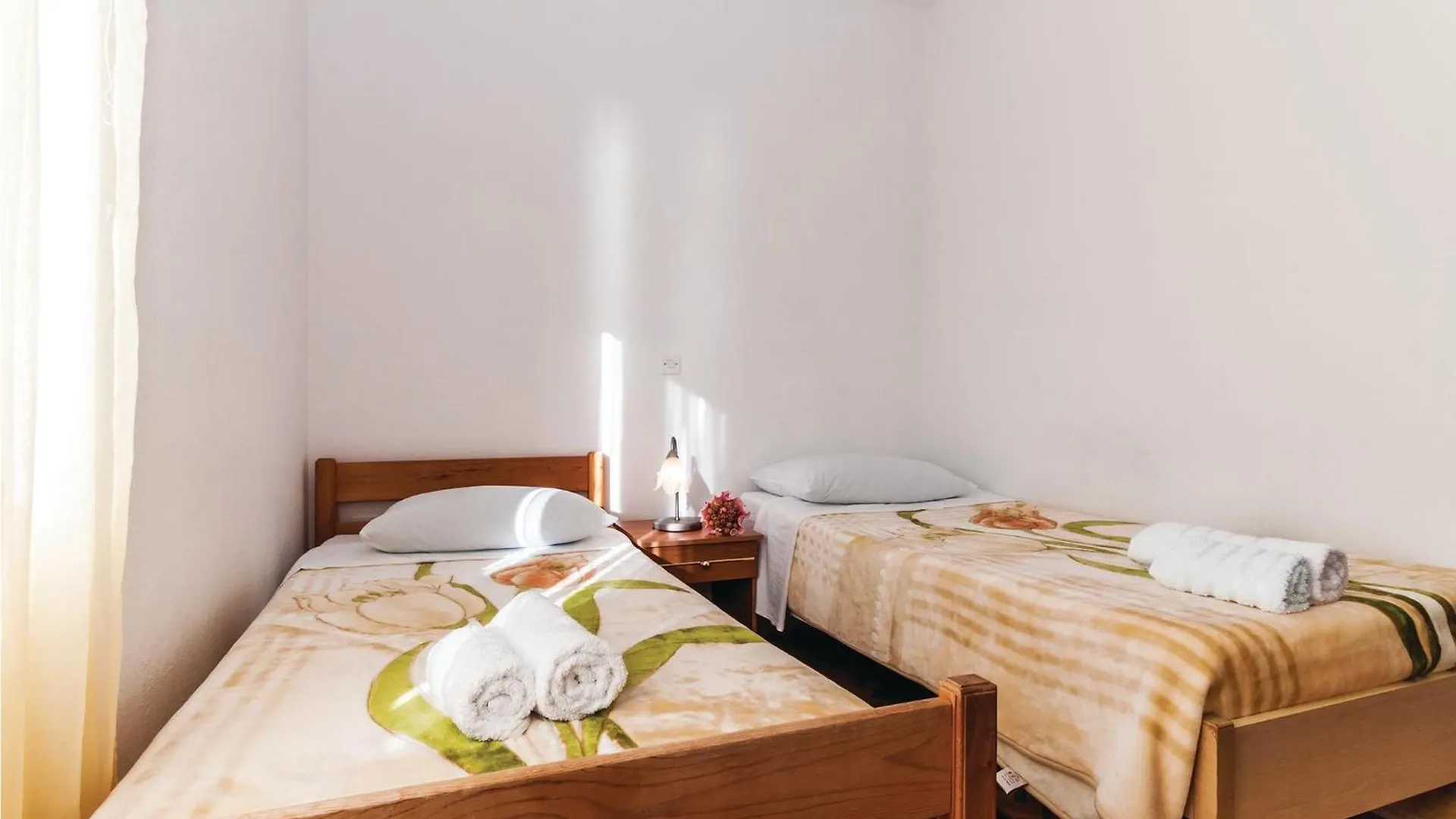 Nice Home In Rovanjska With House Sea View Casa vacanze