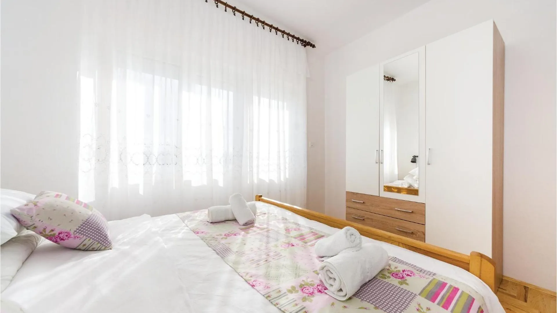 Nice Home In Rovanjska With House Sea View Casa vacanze