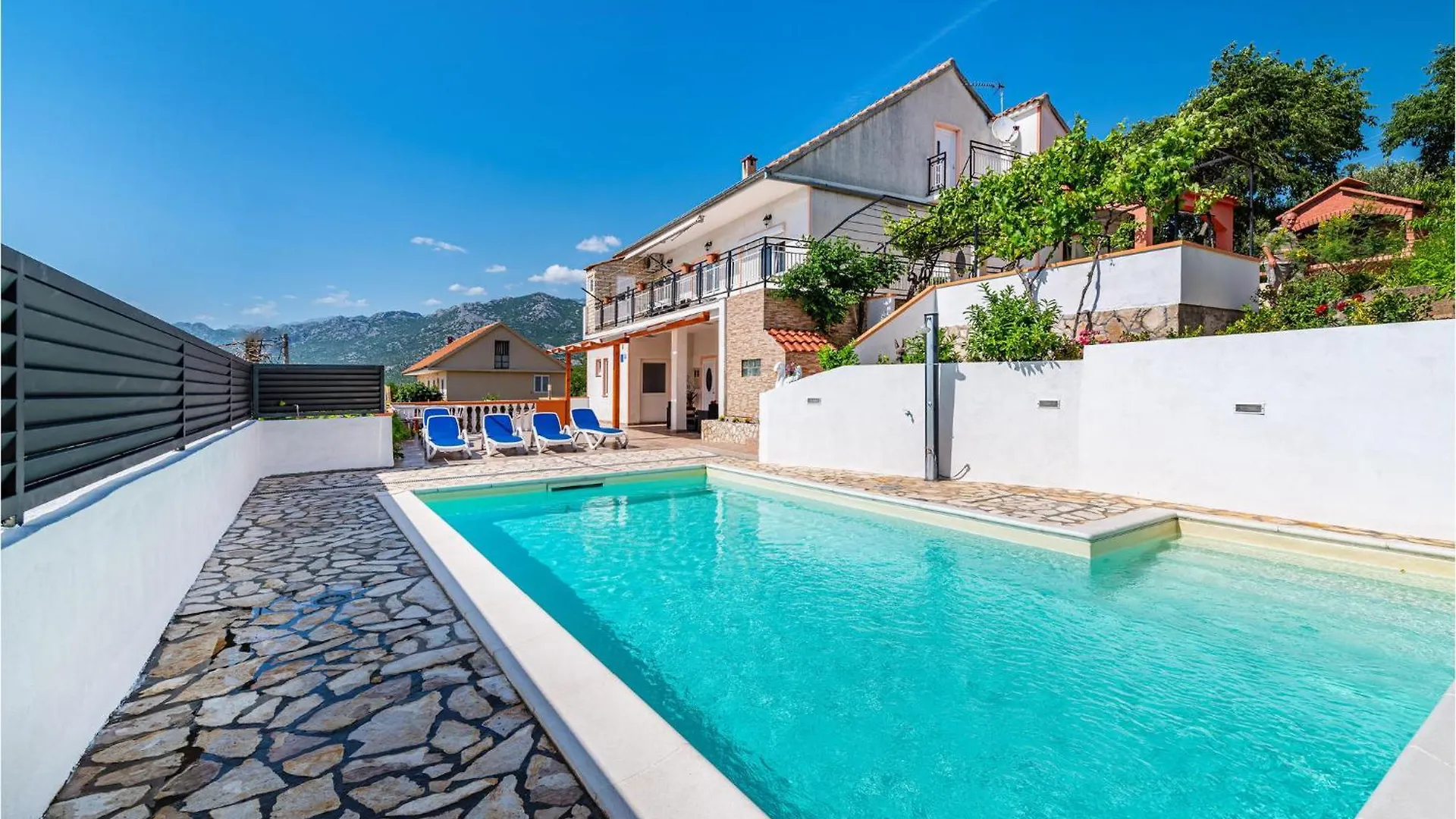 Nice Home In Rovanjska With House Sea View location